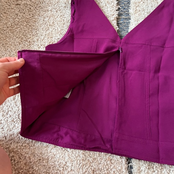 Banana republic fuchsia sleeveless v neck work top - Picture 6 of 8